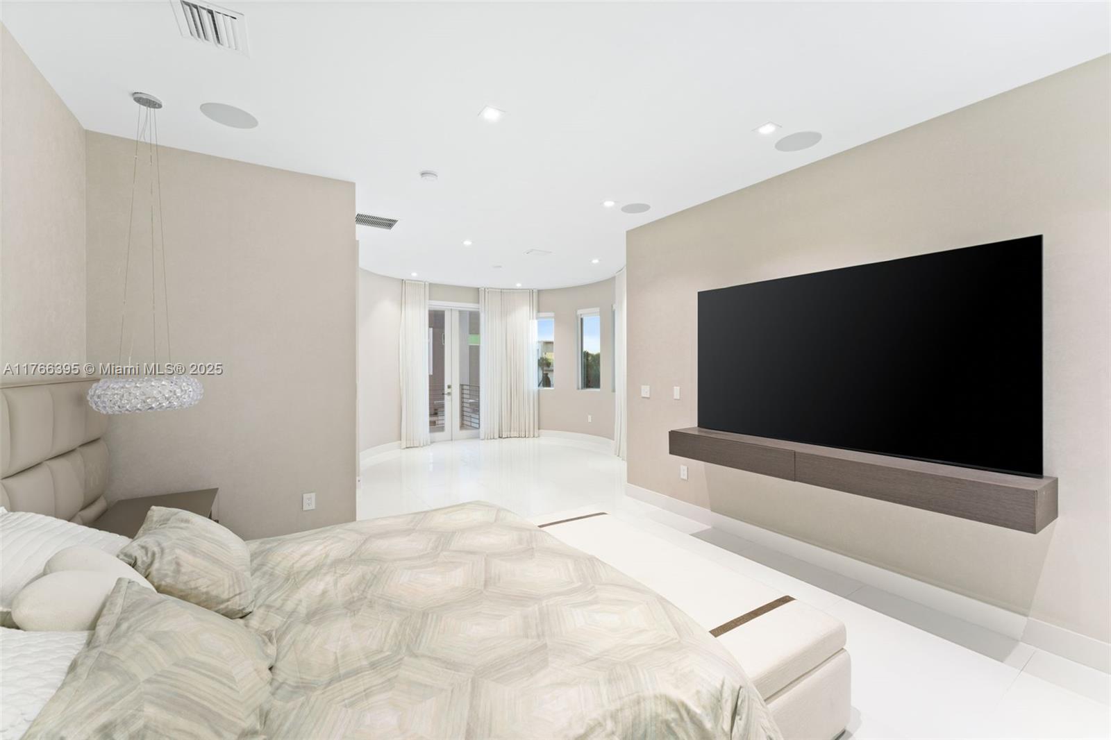 10561 NW 67th Ter Doral, FL 33178