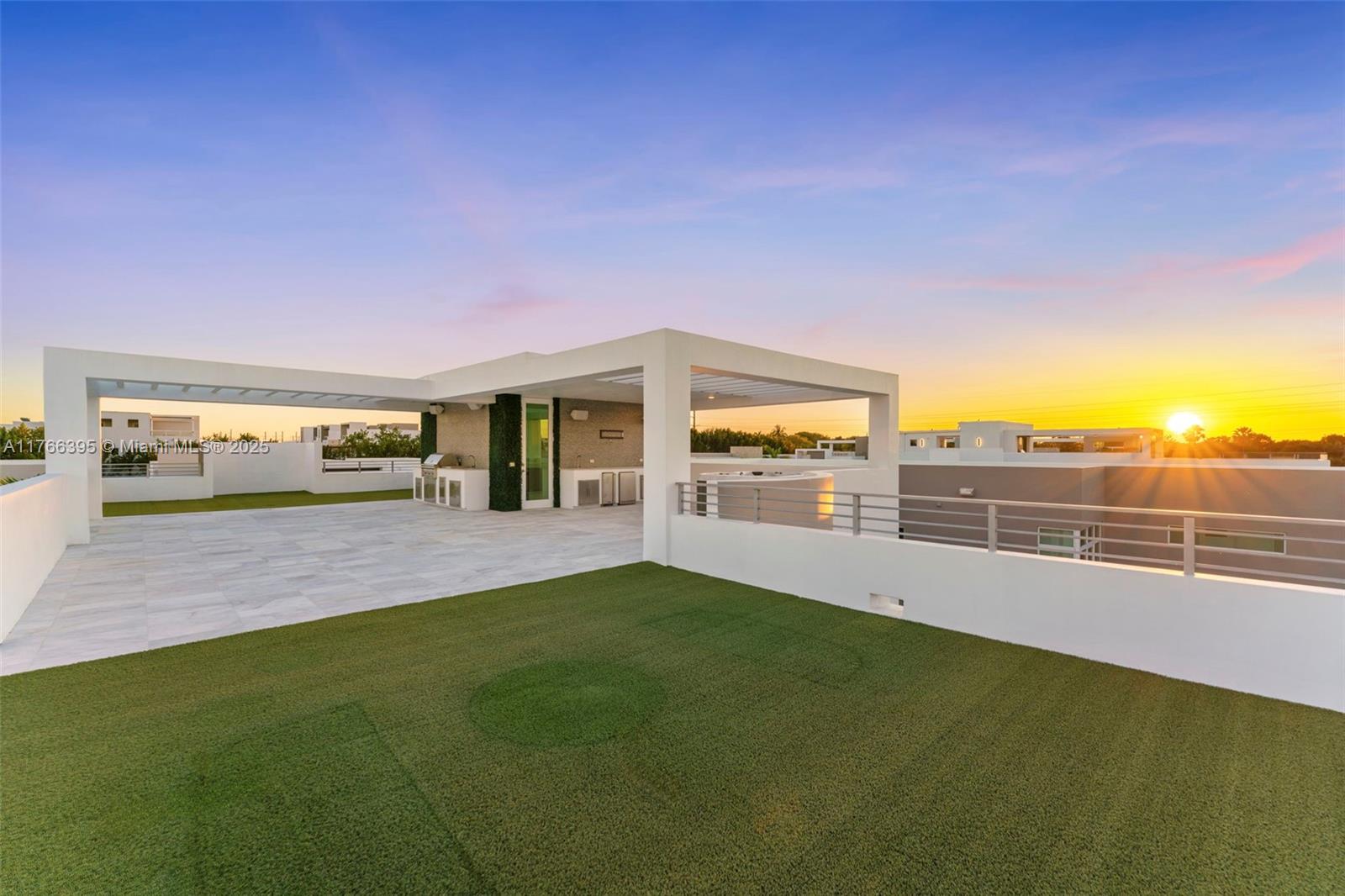 10561 NW 67th Ter Doral, FL 33178