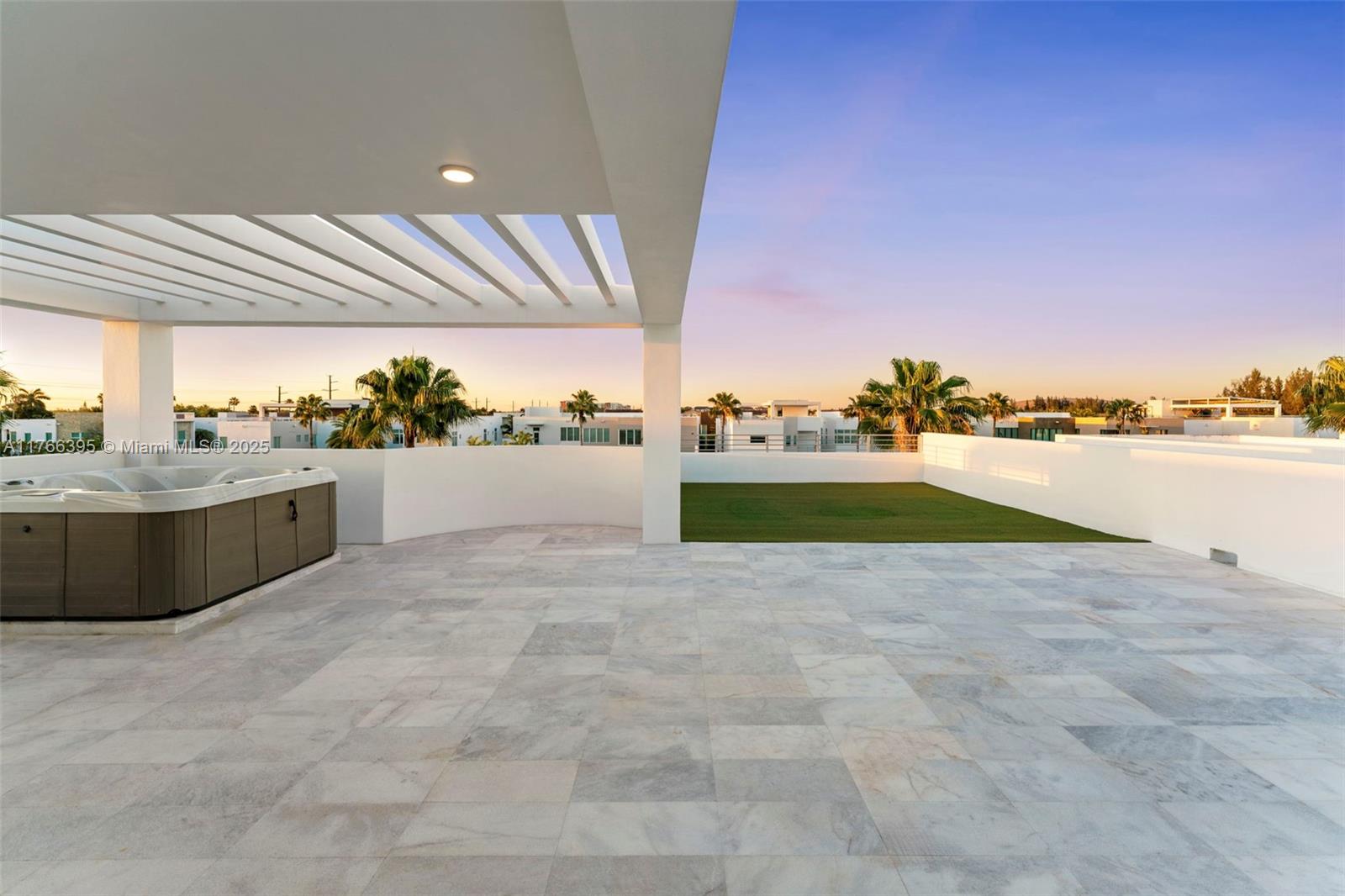 10561 NW 67th Ter Doral, FL 33178