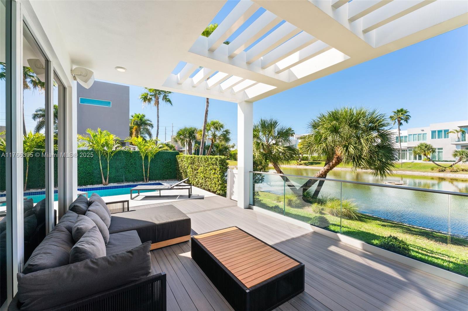 10561 NW 67th Ter Doral, FL 33178