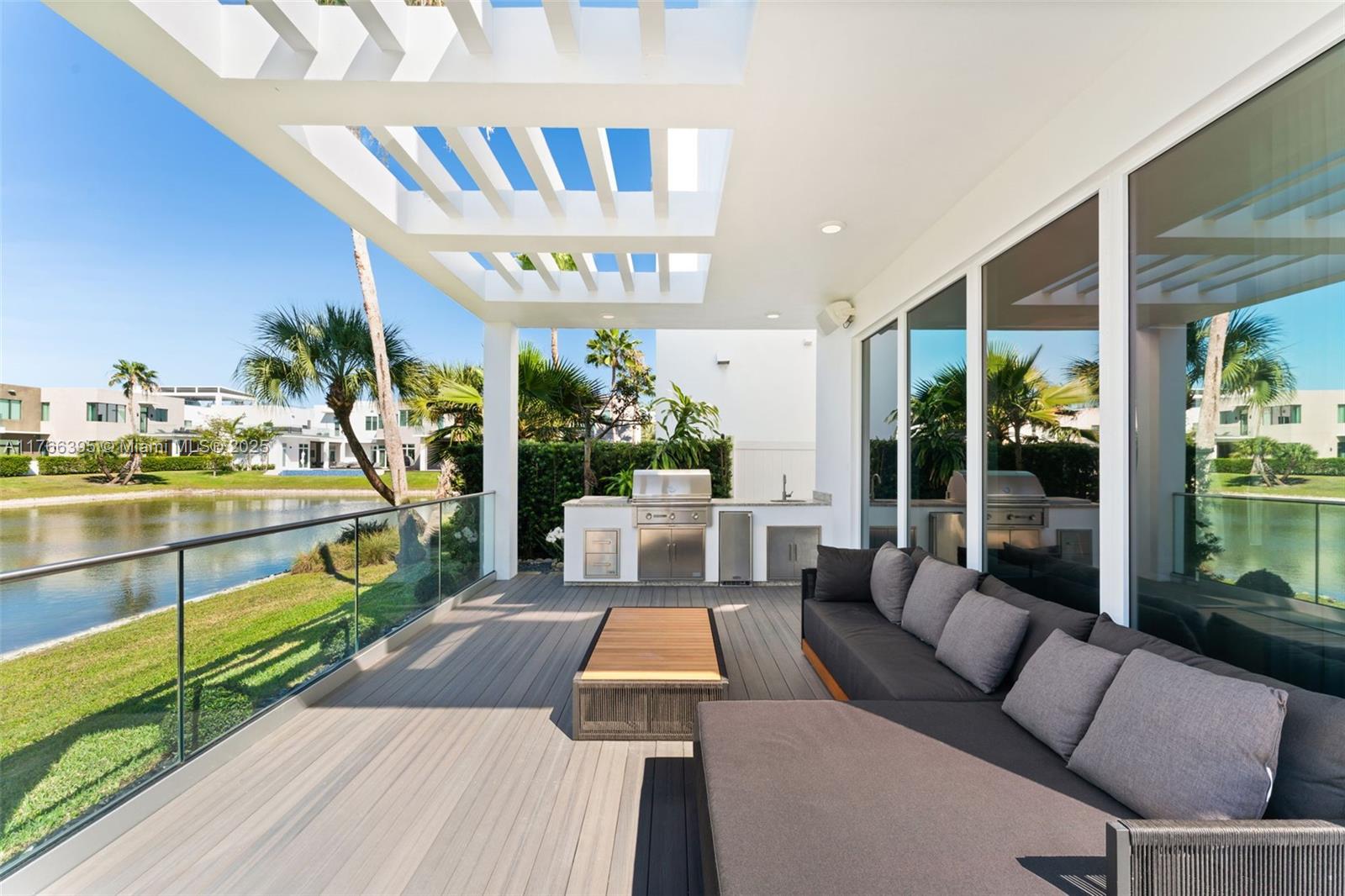 10561 NW 67th Ter Doral, FL 33178