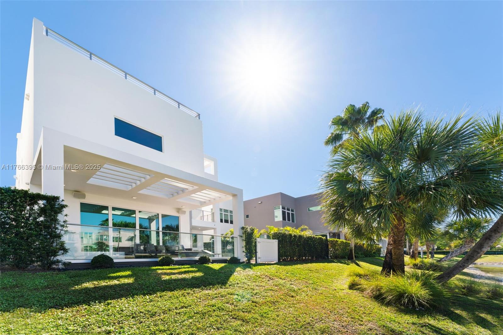 10561 NW 67th Ter Doral, FL 33178