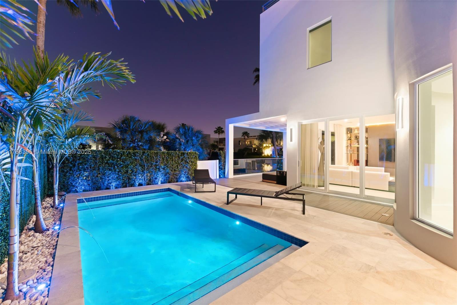 10561 NW 67th Ter Doral, FL 33178