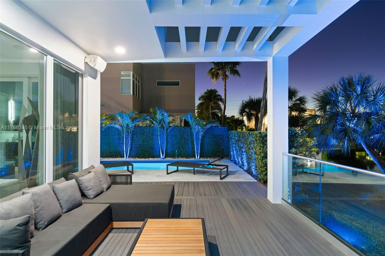 10561 NW 67th Ter Doral, FL 33178