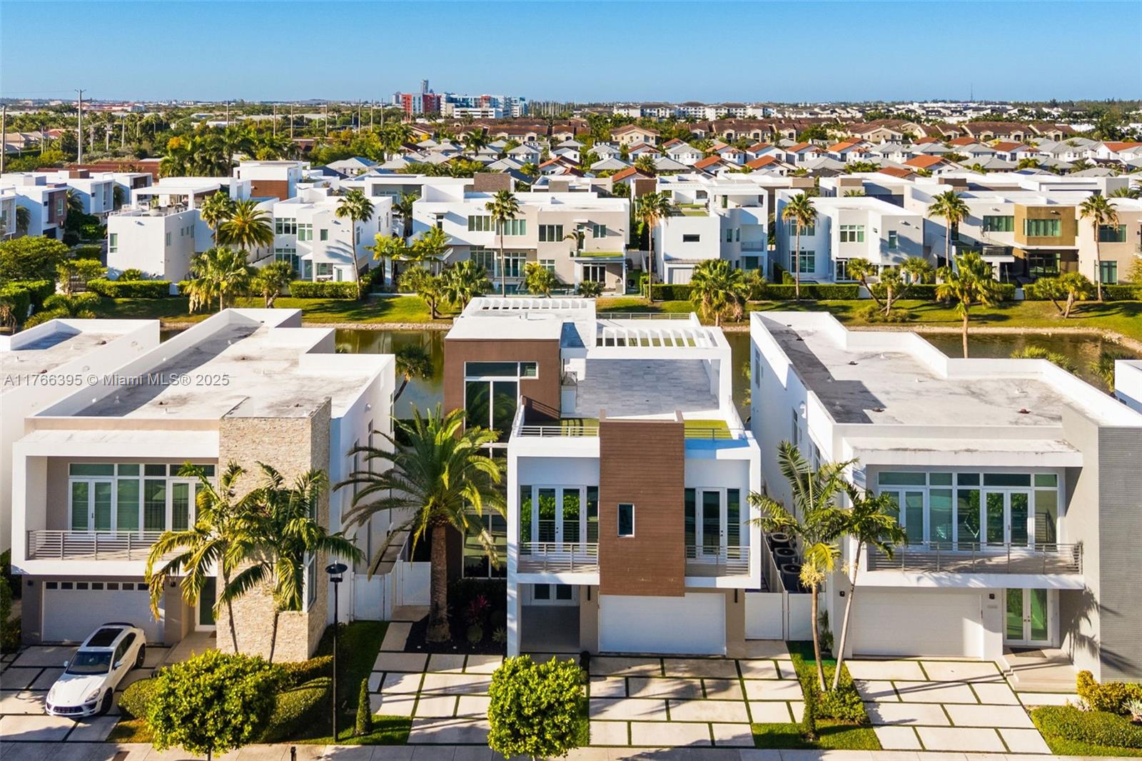 10561 NW 67th Ter Doral, FL 33178