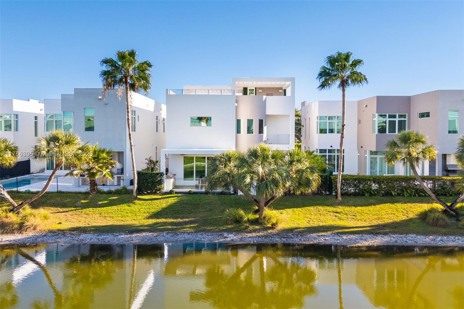 10561 NW 67th Ter Doral, FL 33178