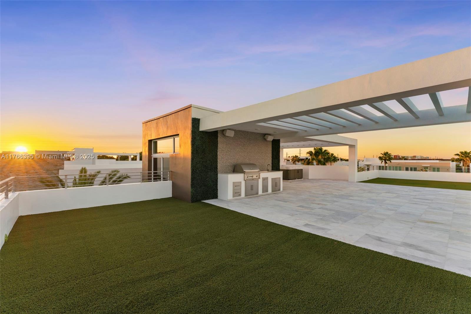 10561 NW 67th Ter Doral, FL 33178