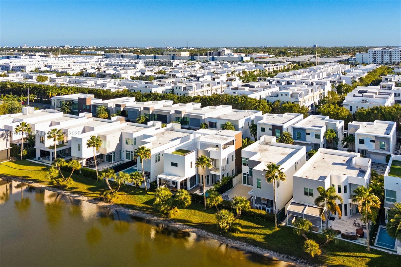 10561 NW 67th Ter Doral, FL 33178