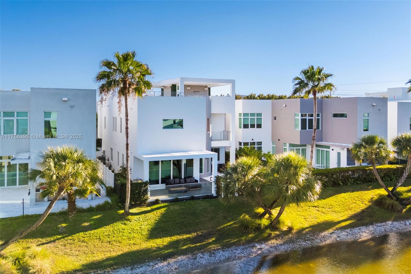 10561 NW 67th Ter Doral, FL 33178