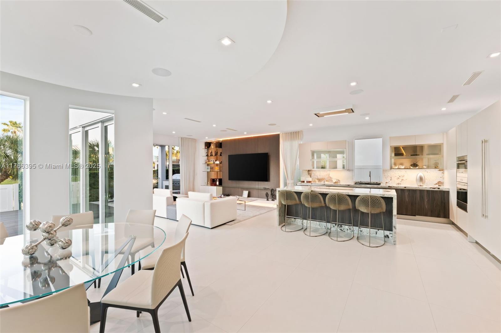 10561 NW 67th Ter Doral, FL 33178