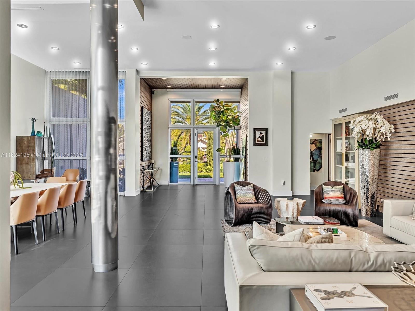 307 Holiday Dr Hallandale Beach, FL 33009