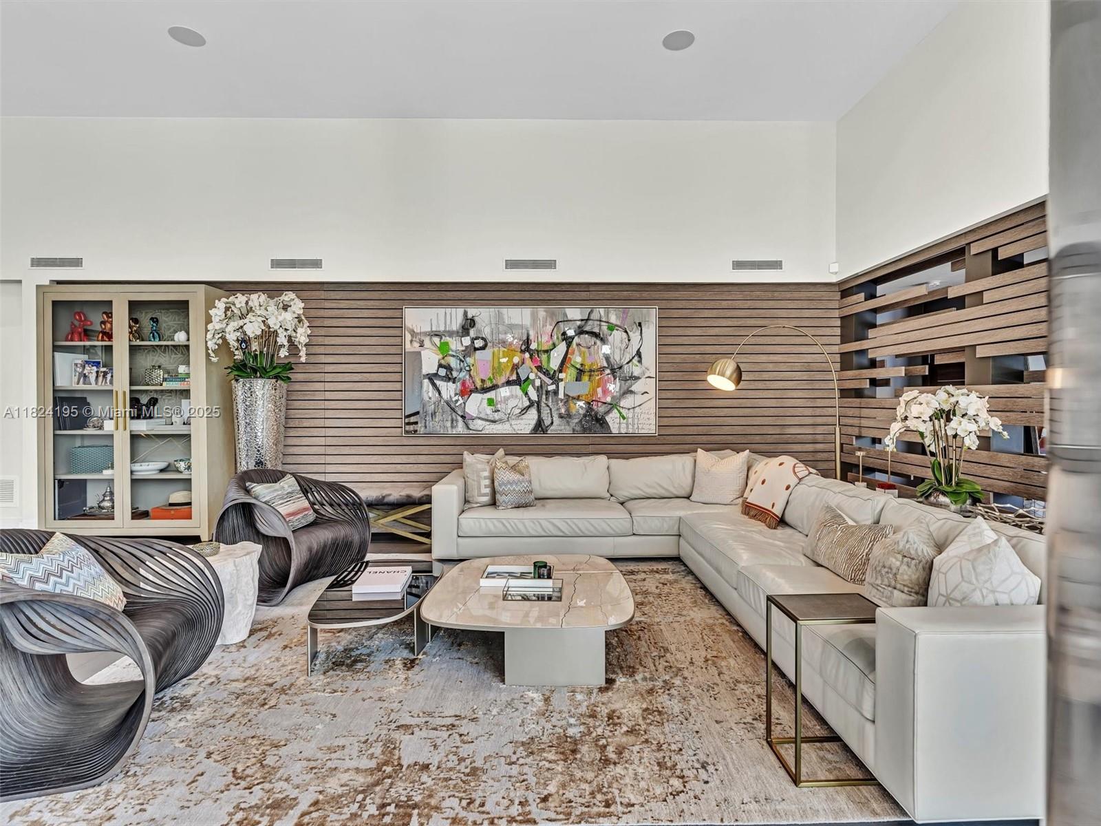 307 Holiday Dr Hallandale Beach, FL 33009