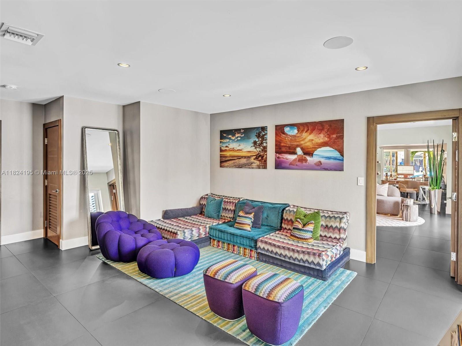 307 Holiday Dr Hallandale Beach, FL 33009