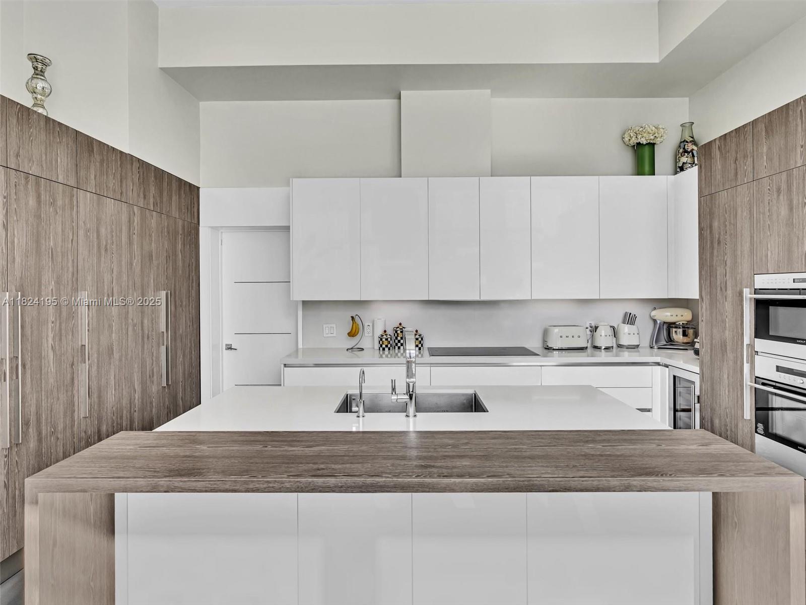 307 Holiday Dr Hallandale Beach, FL 33009