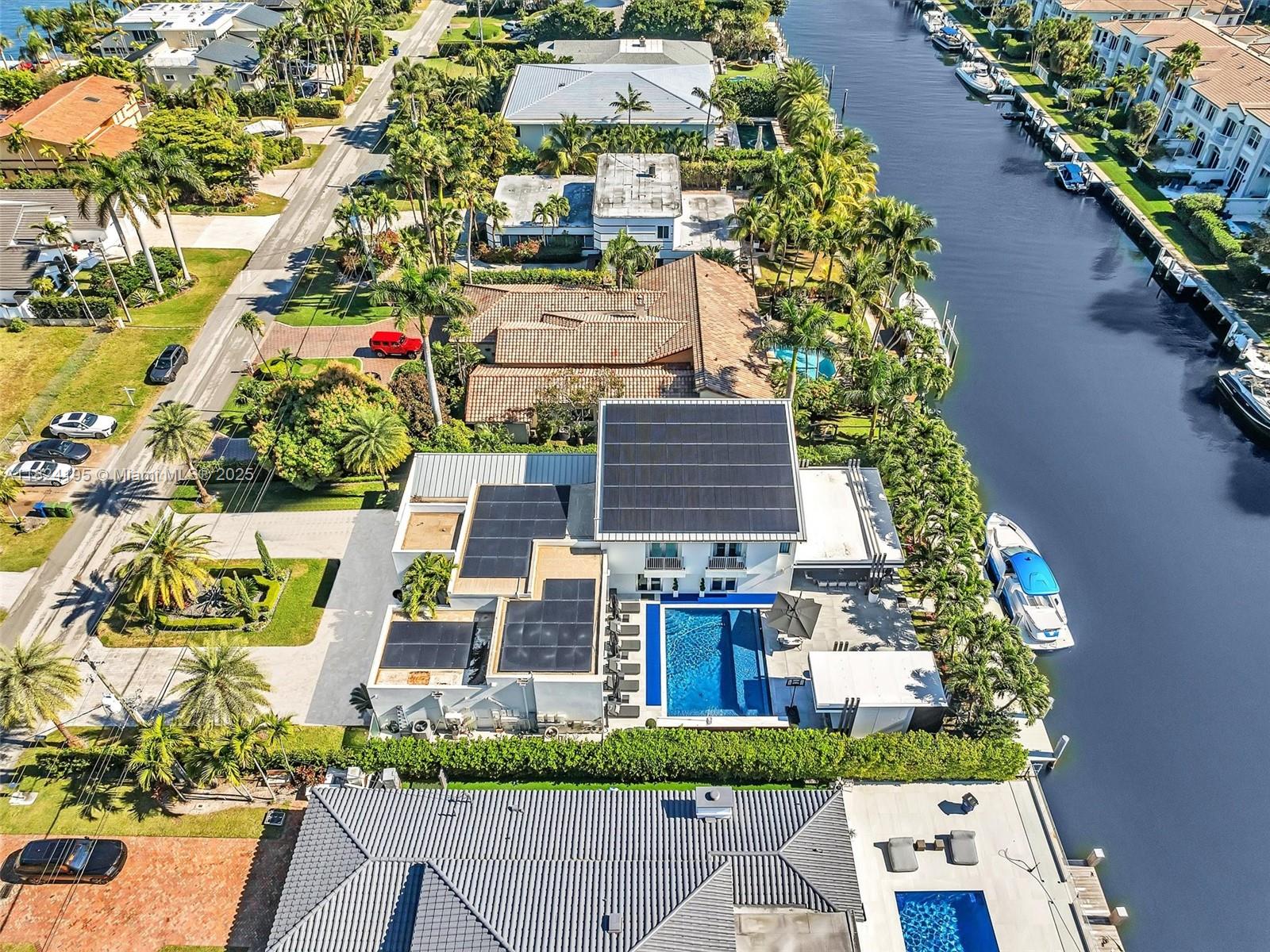 307 Holiday Dr Hallandale Beach, FL 33009