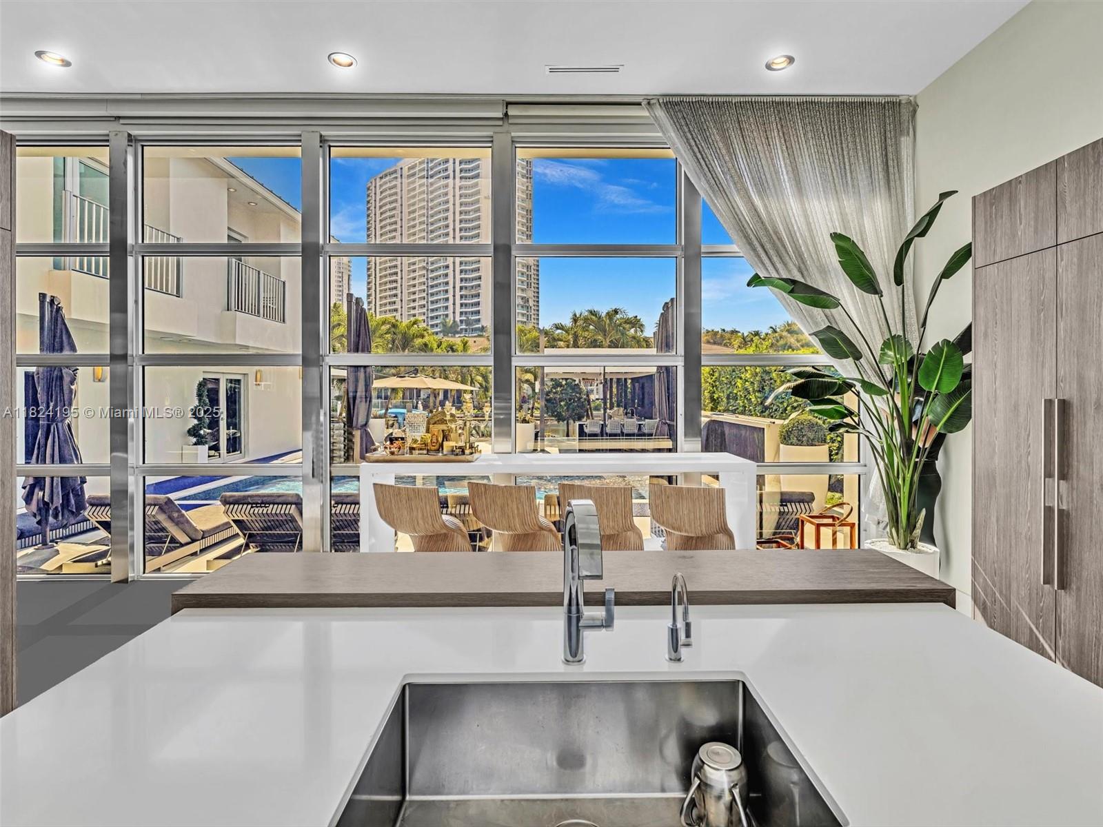 307 Holiday Dr Hallandale Beach, FL 33009