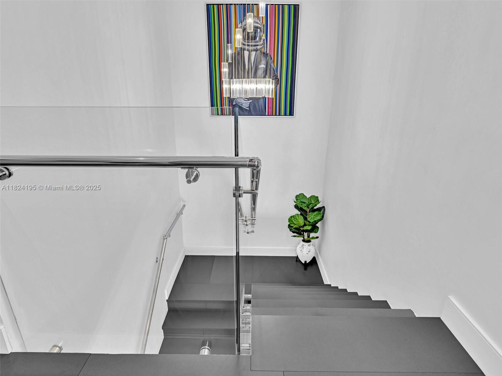 307 Holiday Dr Hallandale Beach, FL 33009