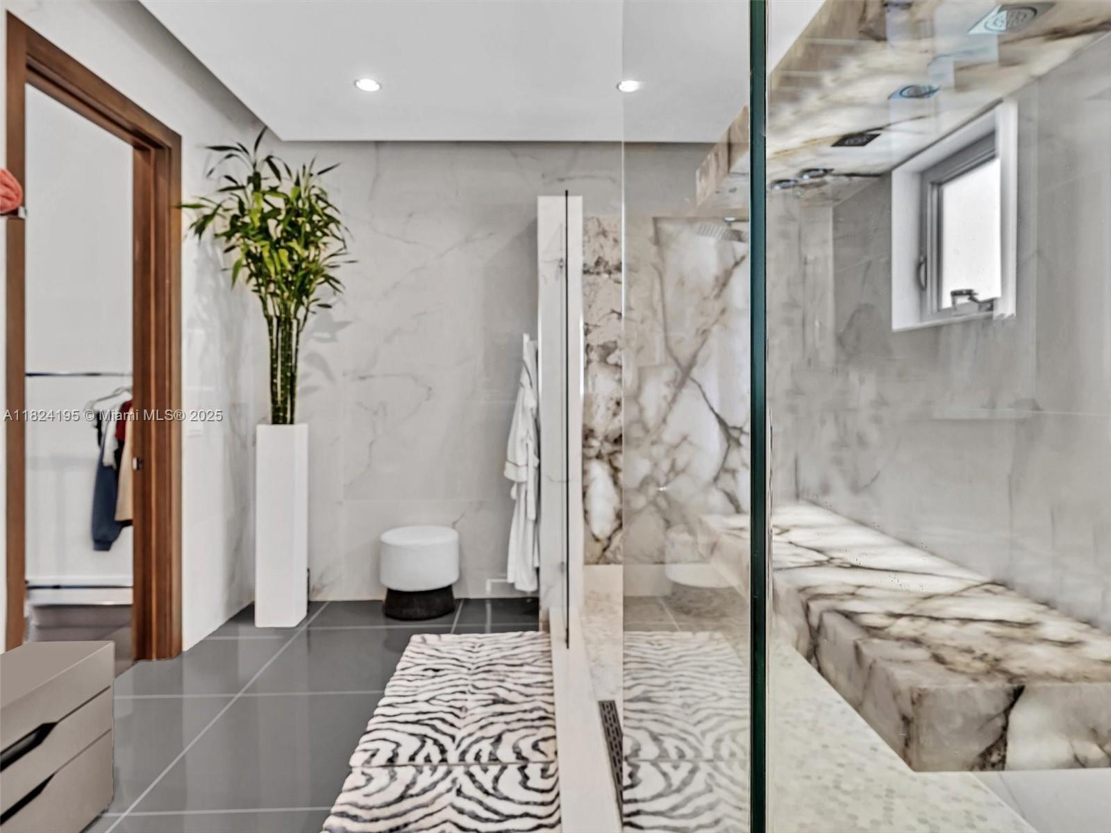 307 Holiday Dr Hallandale Beach, FL 33009