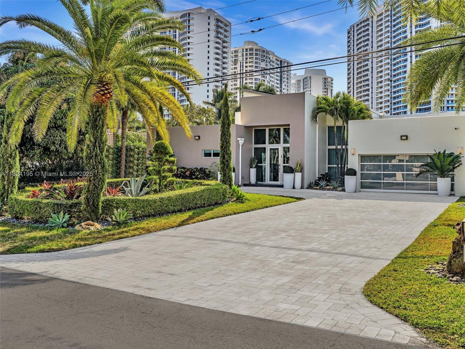 307 Holiday Dr Hallandale Beach, FL 33009