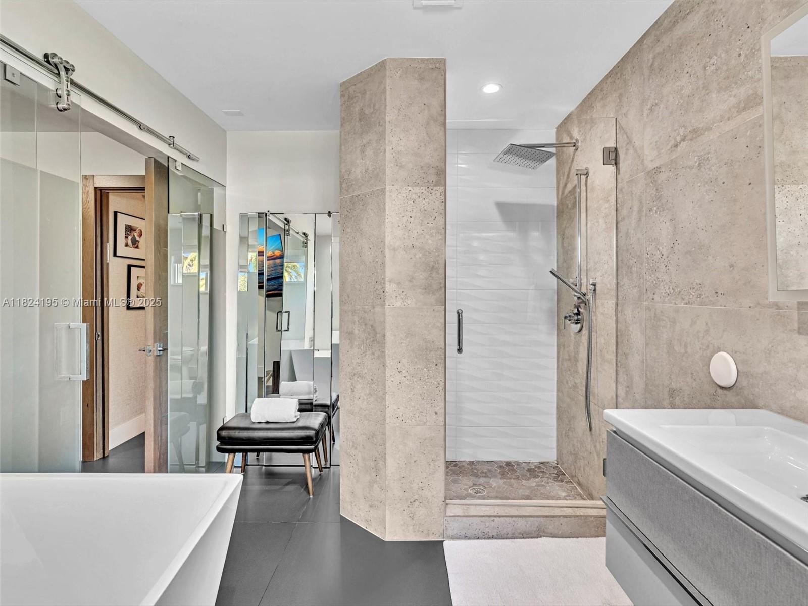 307 Holiday Dr Hallandale Beach, FL 33009