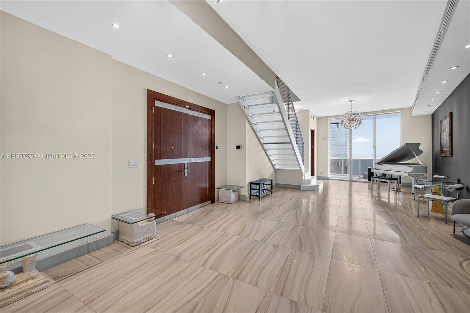 image Trump Royal12