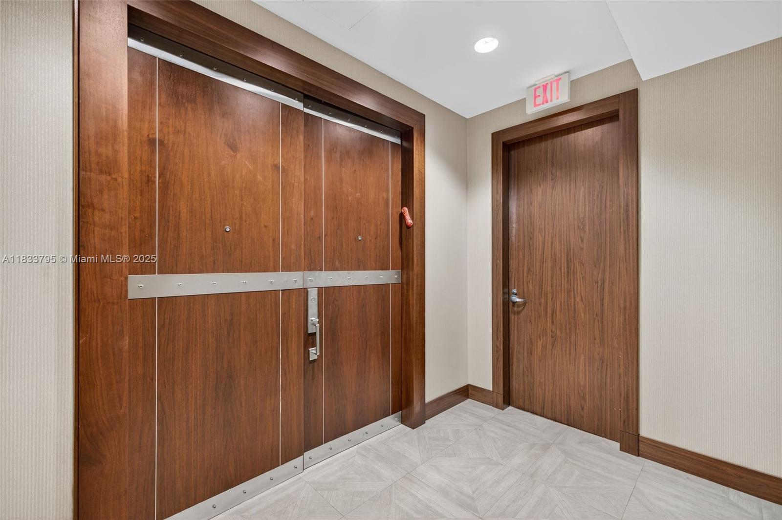 image Trump Royal14