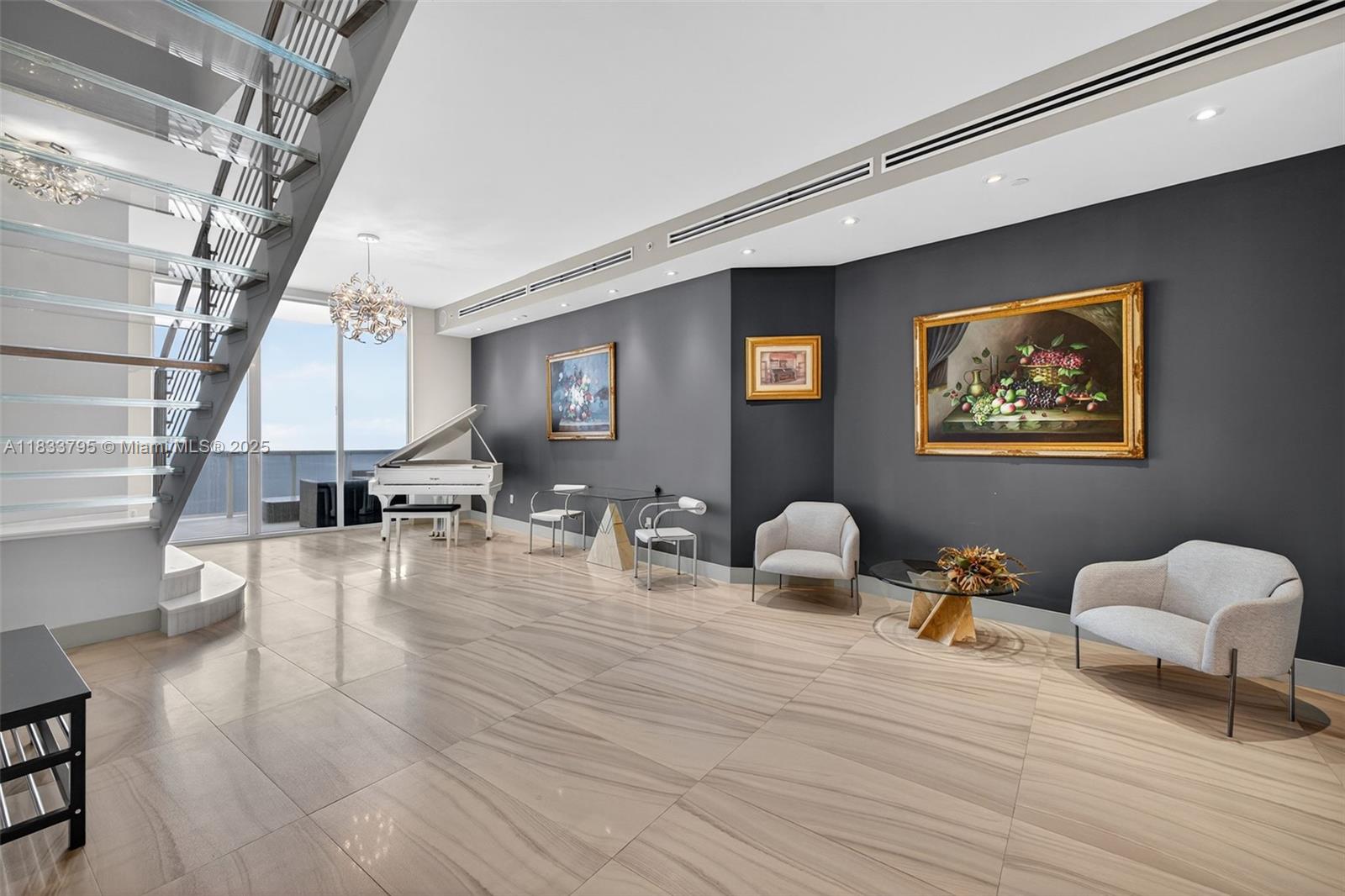 image Trump Royal2