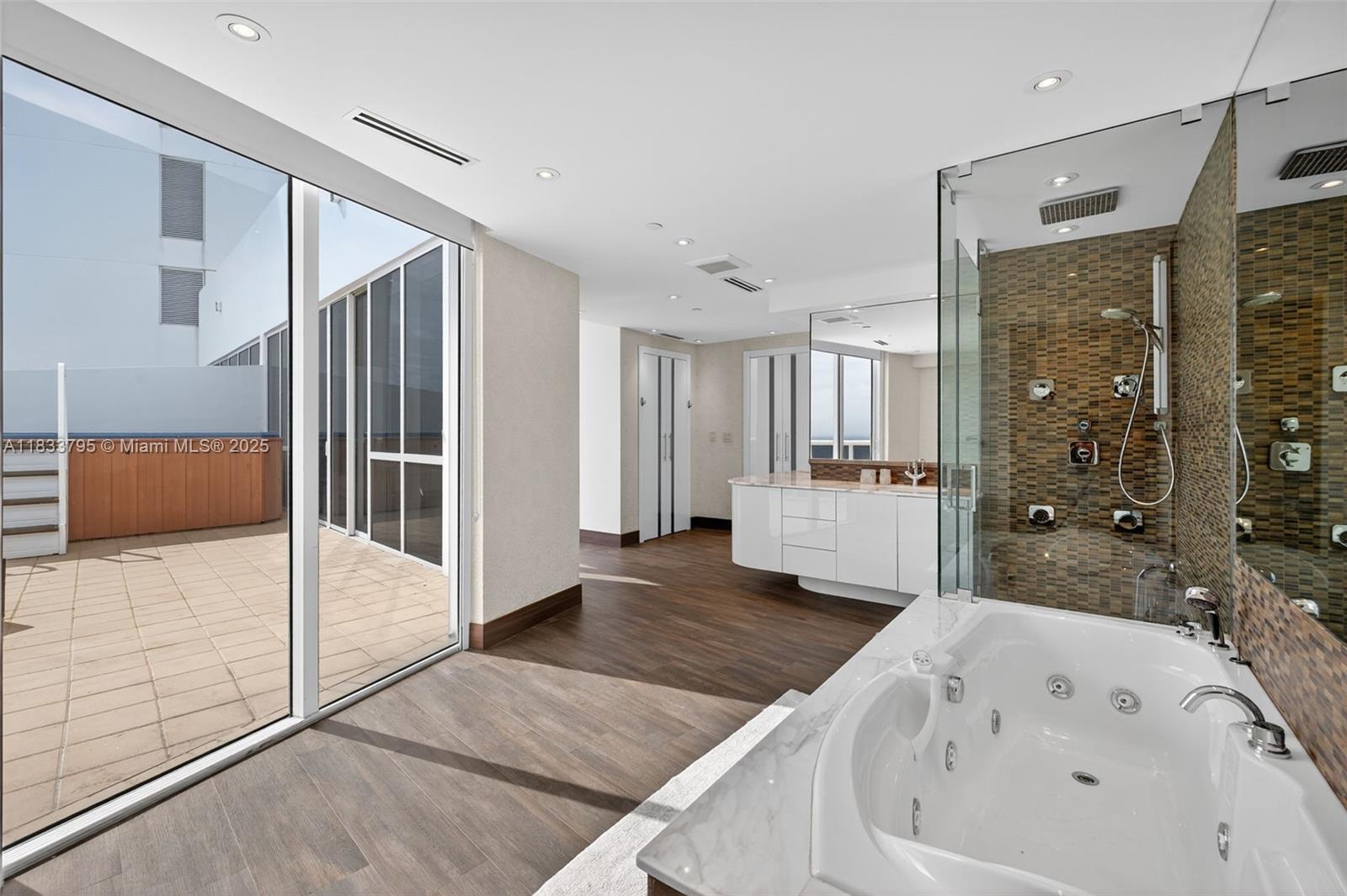 image Trump Royal46