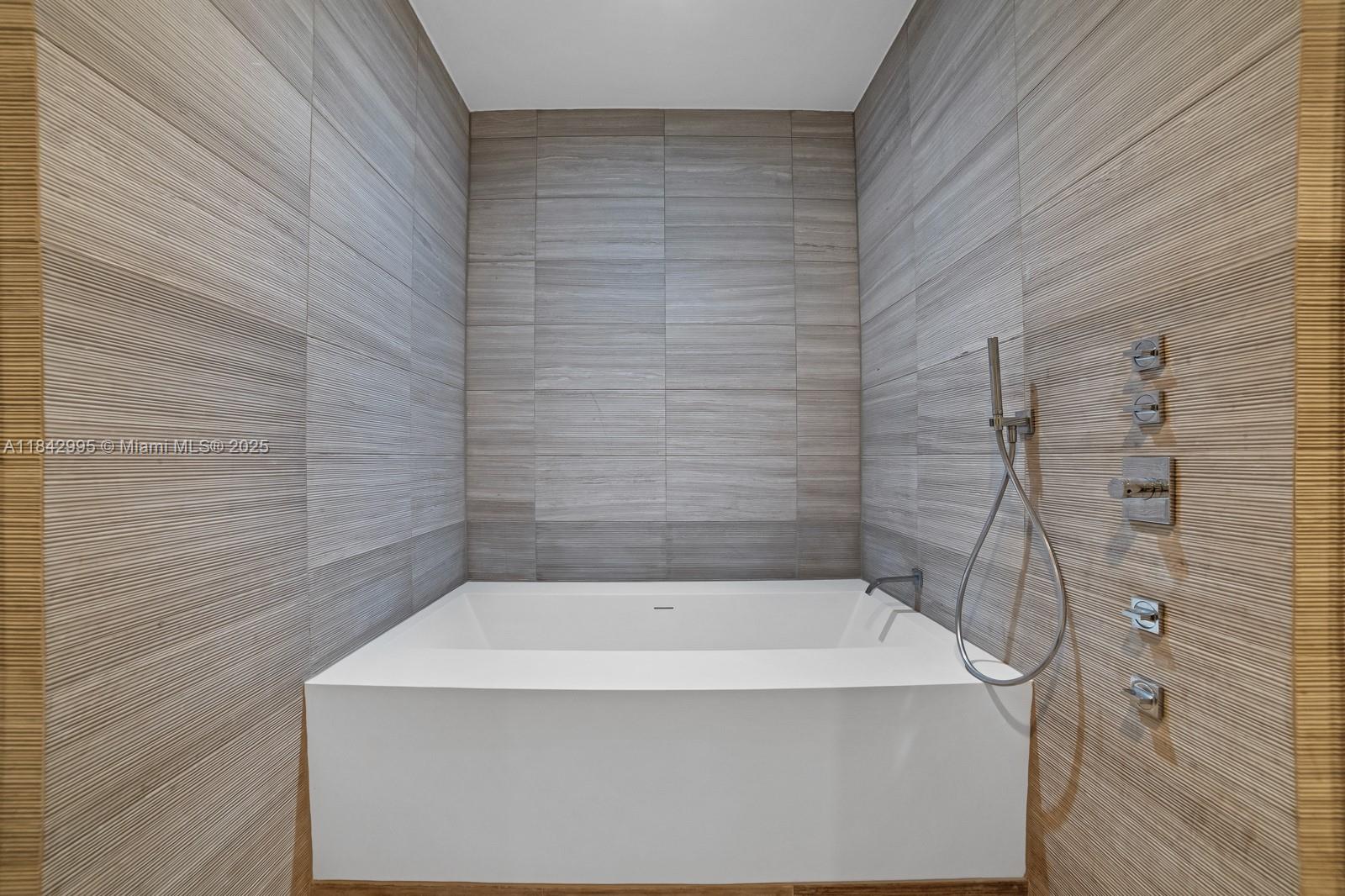 image RITZ CARLTON RESIDENCES11