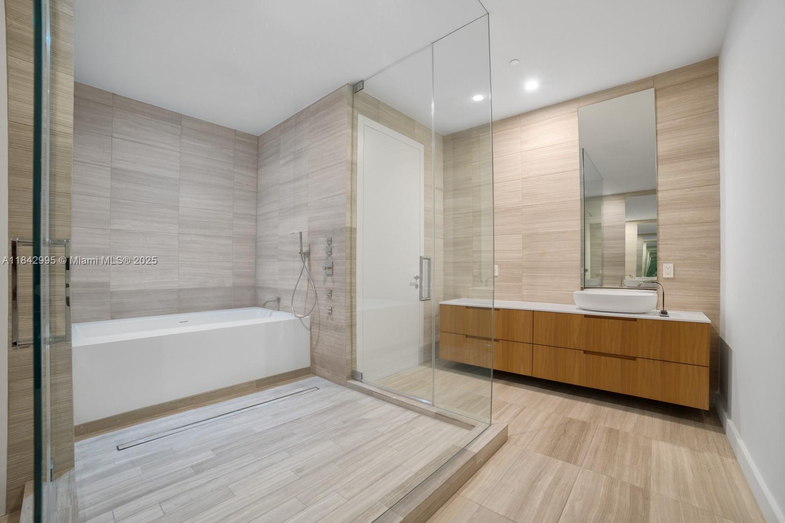 image RITZ CARLTON RESIDENCES12