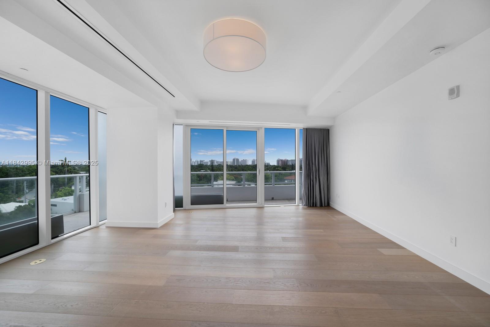 image RITZ CARLTON RESIDENCES14