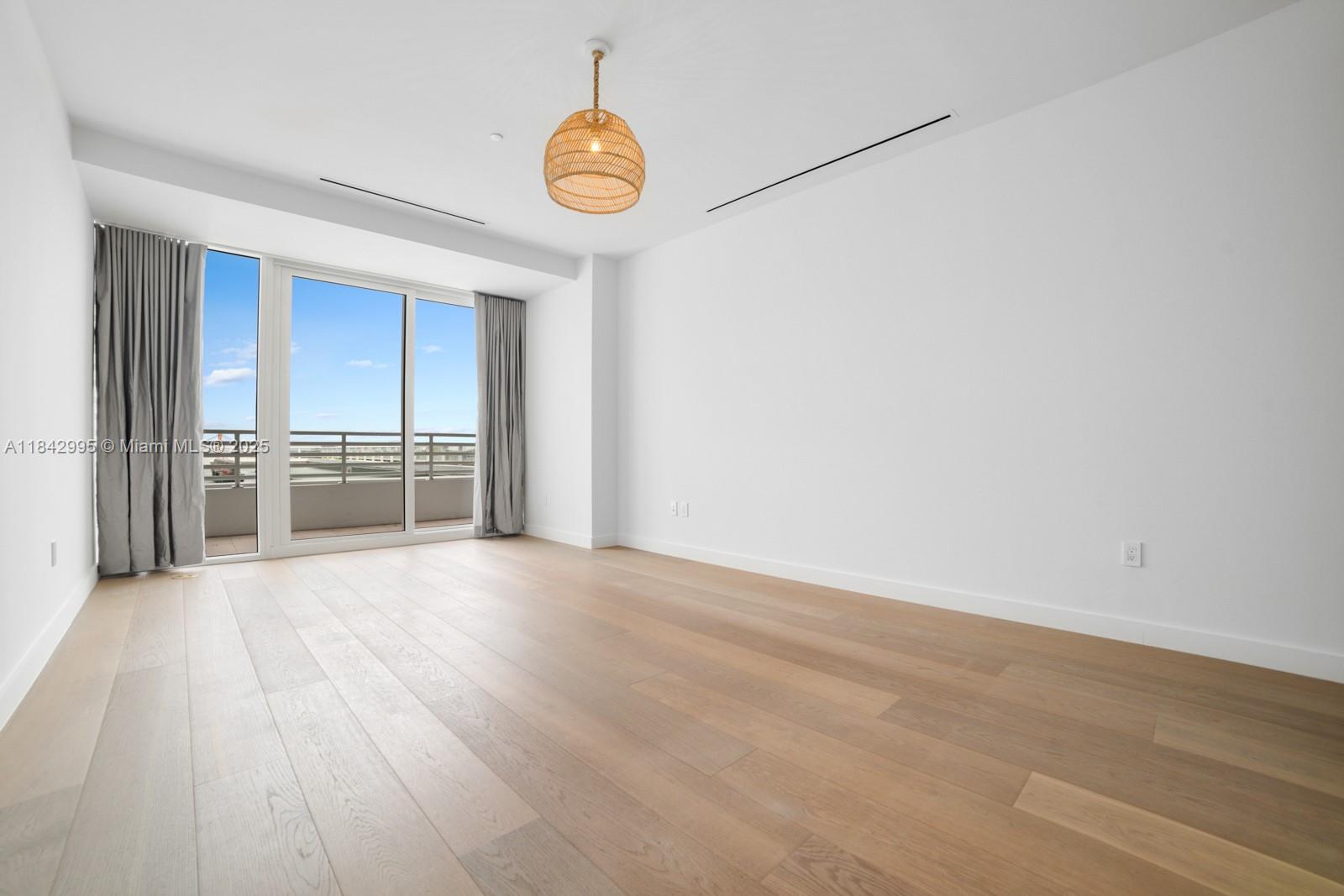 image RITZ CARLTON RESIDENCES21