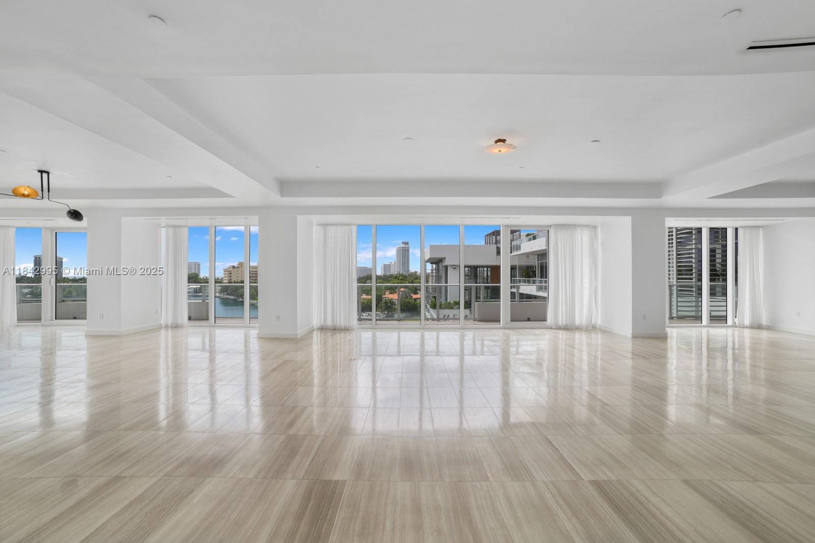 image RITZ CARLTON RESIDENCES23