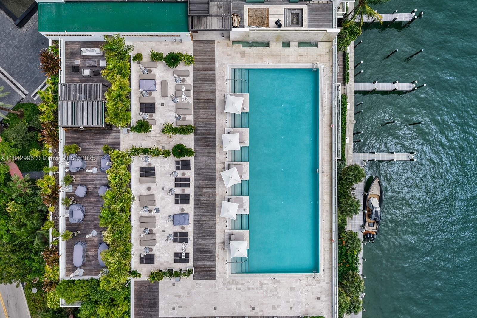 image RITZ CARLTON RESIDENCES31