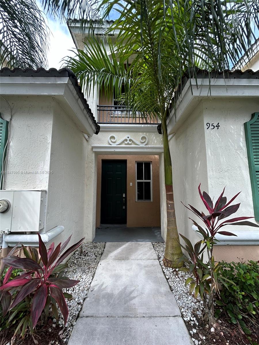 954 NE 42nd Ter