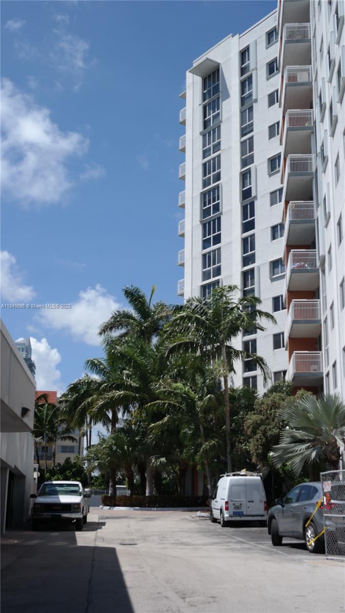 1688 West Ave #402