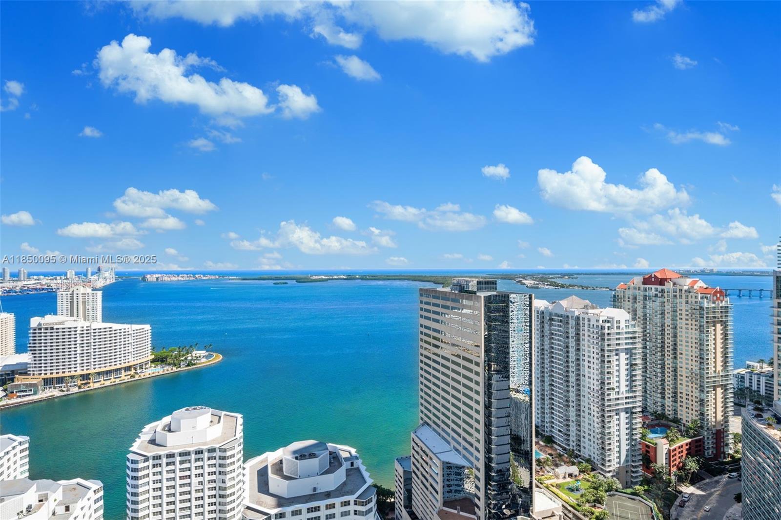 951 Brickell Ave #4002