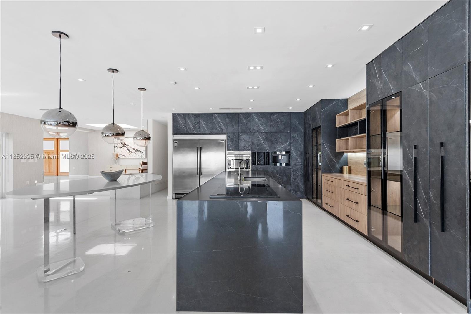 194 Golden Bch Dr Golden Beach, FL 33160