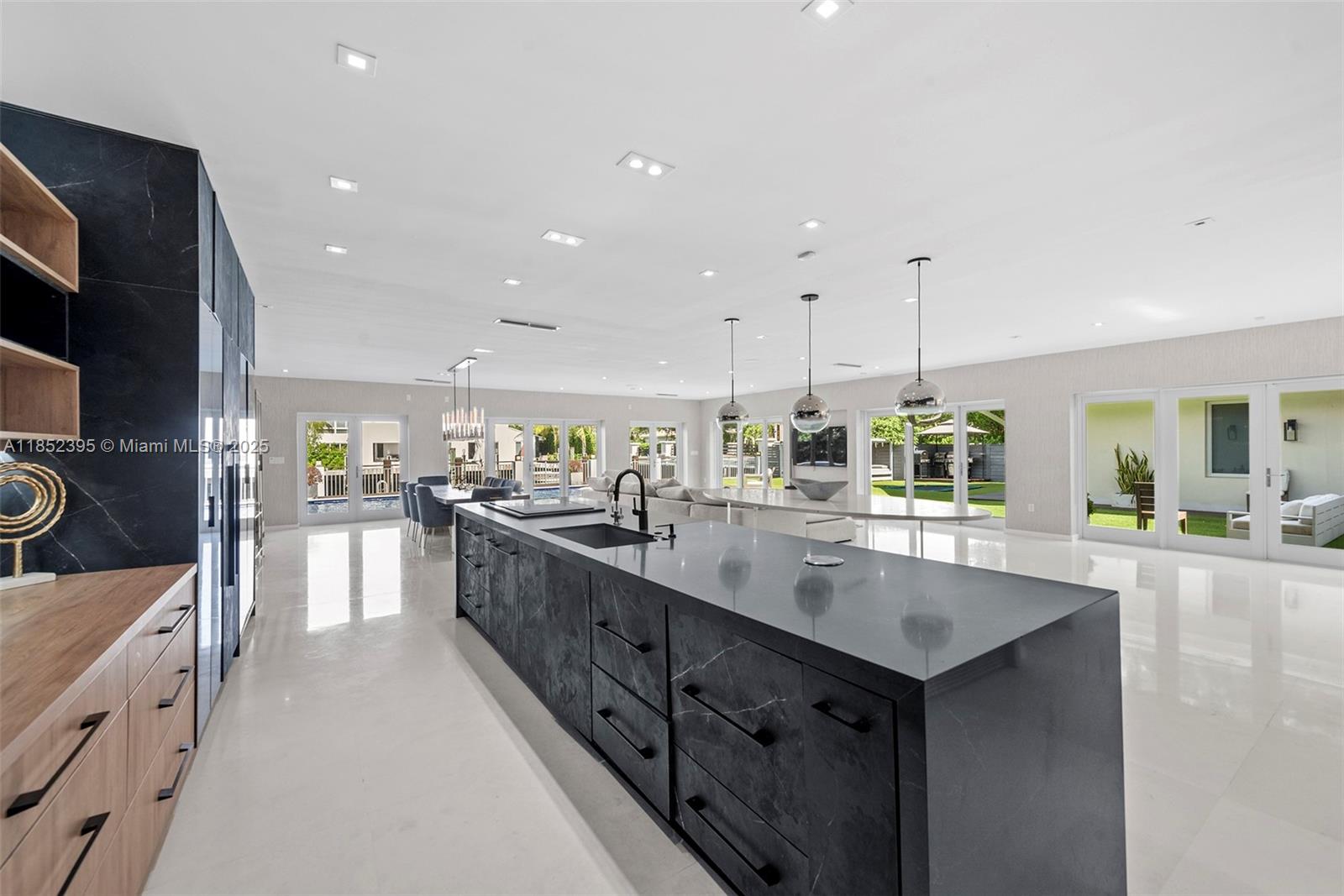 194 Golden Bch Dr Golden Beach, FL 33160