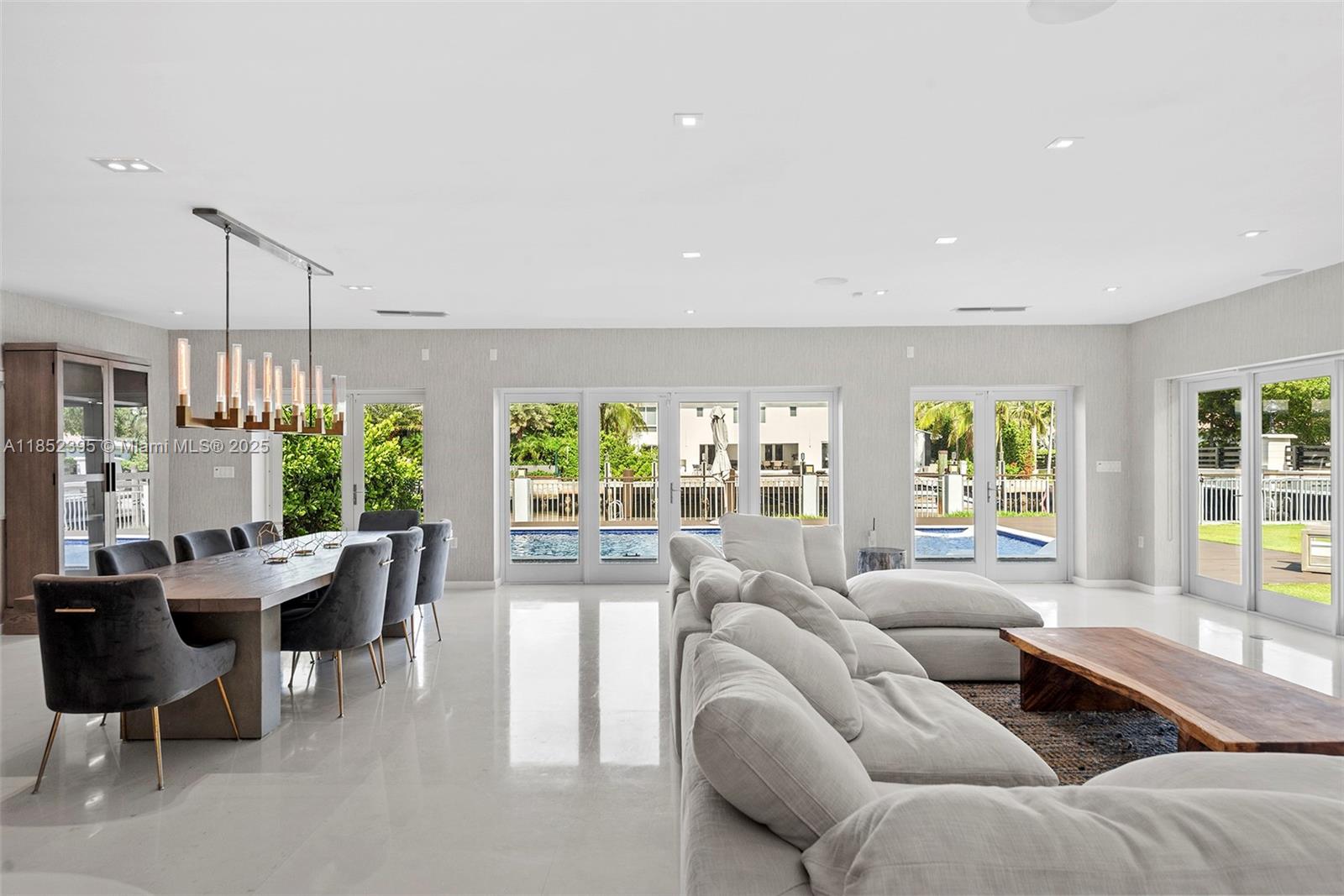 194 Golden Bch Dr Golden Beach, FL 33160