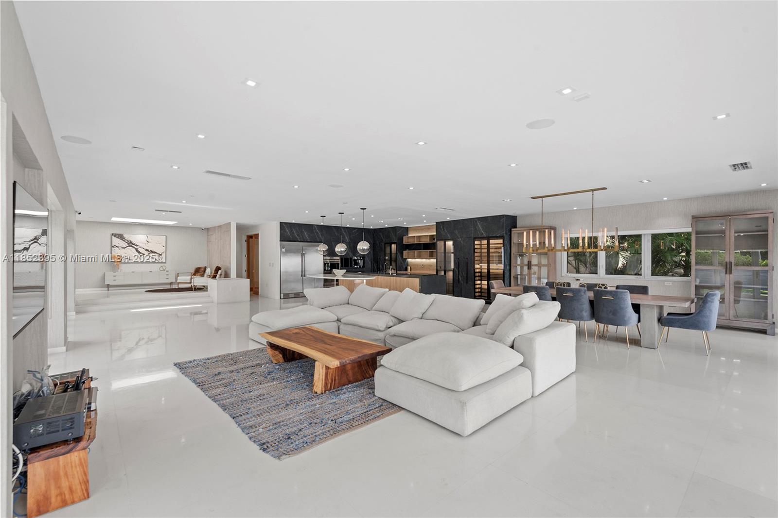 194 Golden Bch Dr Golden Beach, FL 33160