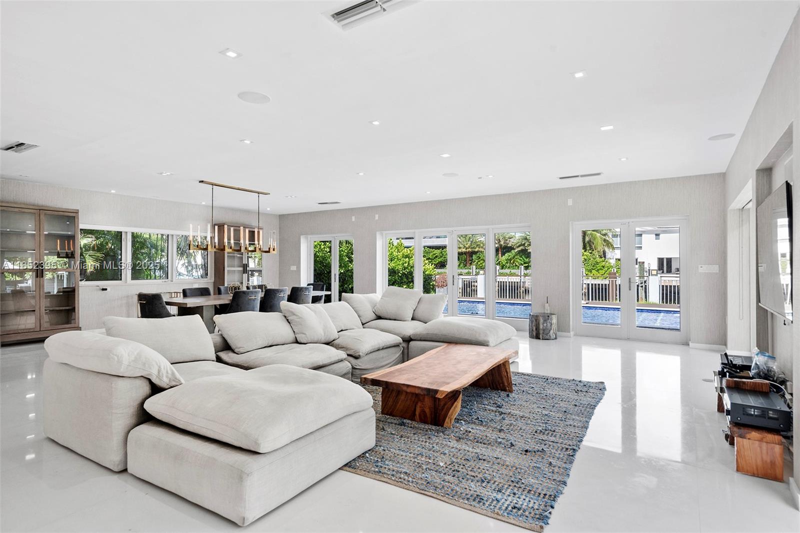 194 Golden Bch Dr Golden Beach, FL 33160