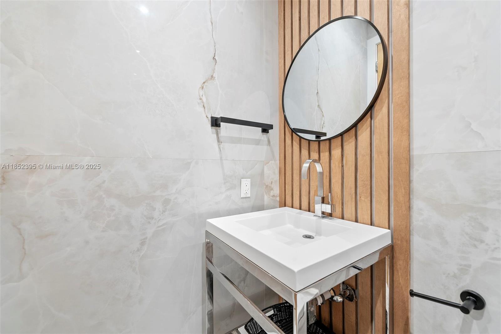 194 Golden Bch Dr Golden Beach, FL 33160