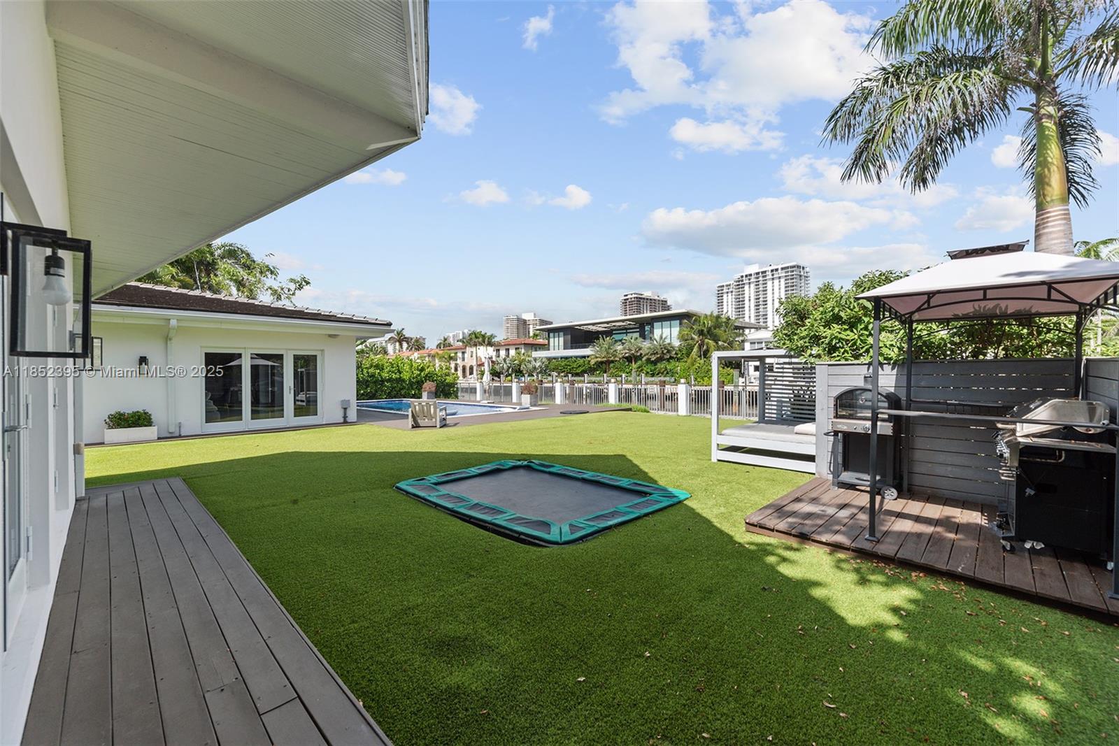 194 Golden Bch Dr Golden Beach, FL 33160