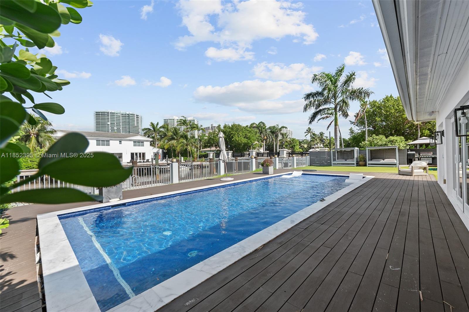 194 Golden Bch Dr Golden Beach, FL 33160