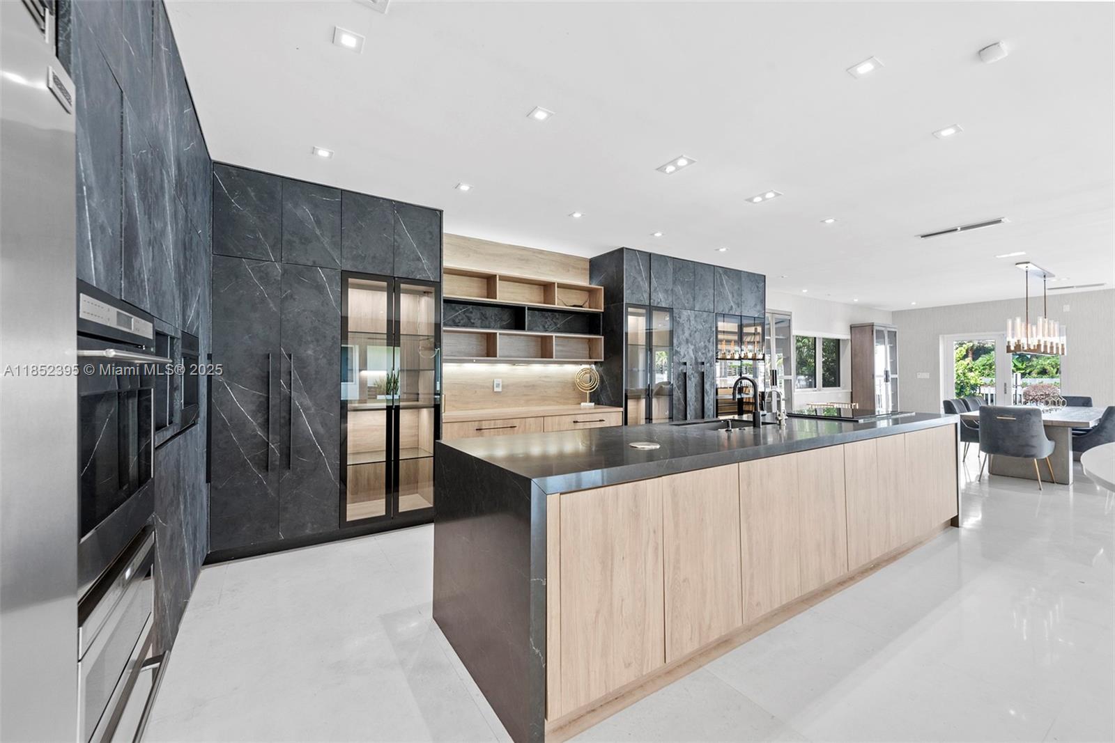 194 Golden Bch Dr Golden Beach, FL 33160