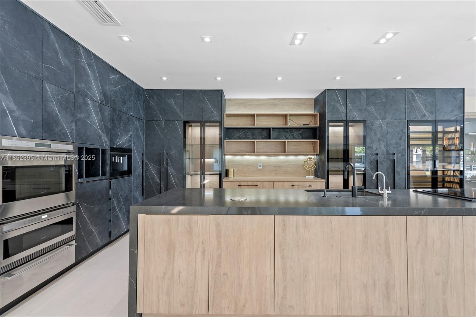 194 Golden Bch Dr Golden Beach, FL 33160