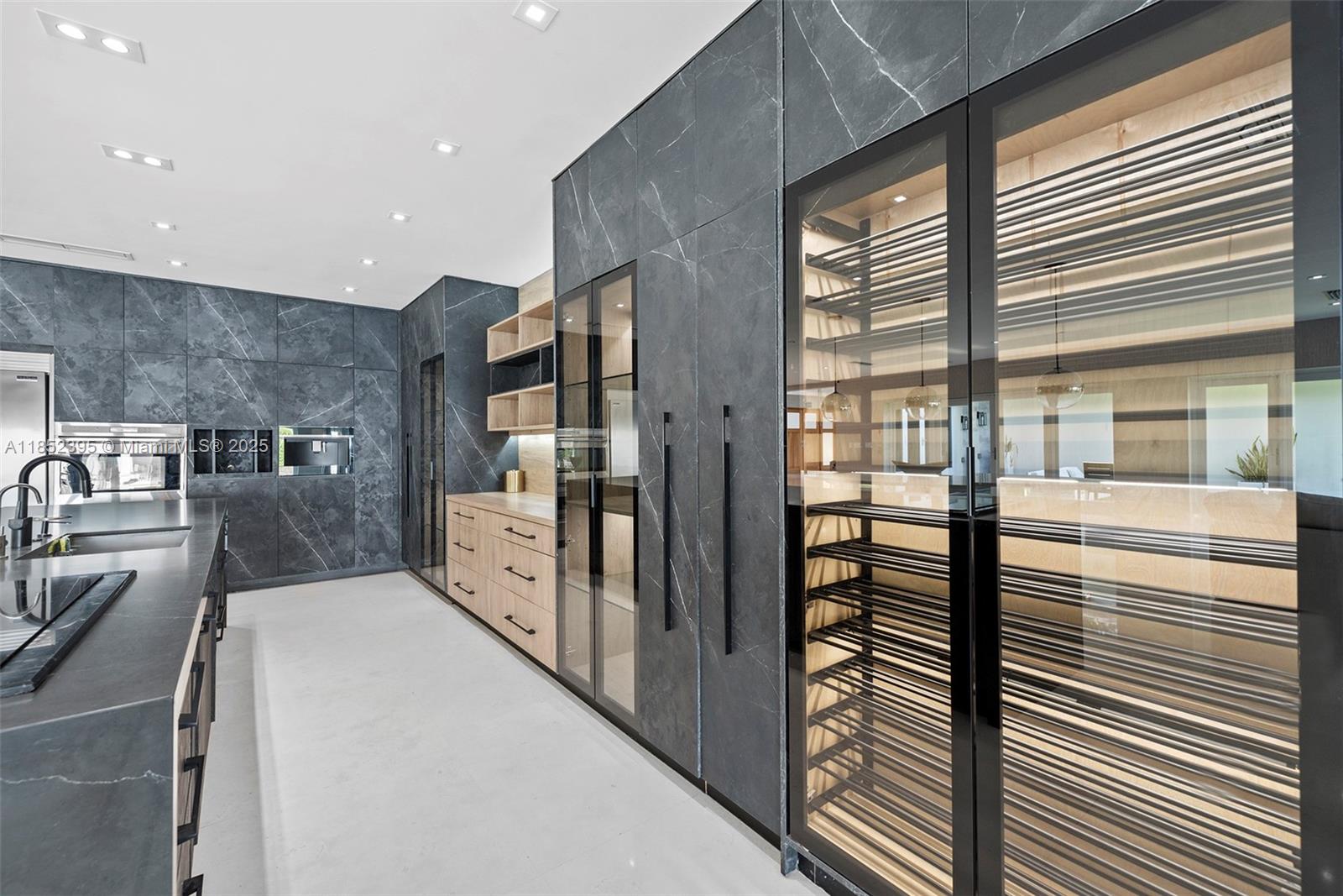 194 Golden Bch Dr Golden Beach, FL 33160