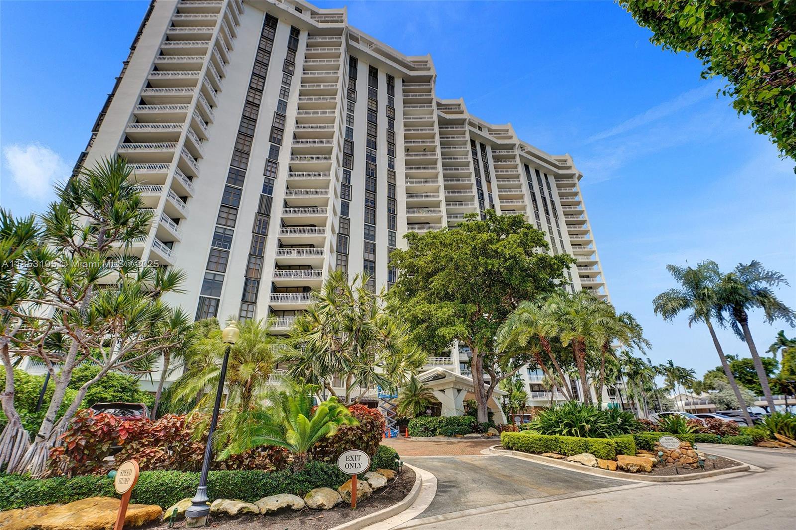 4000 Towerside Ter #PH9