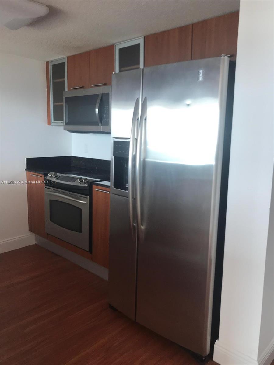 1800 N Bayshore Dr #3910